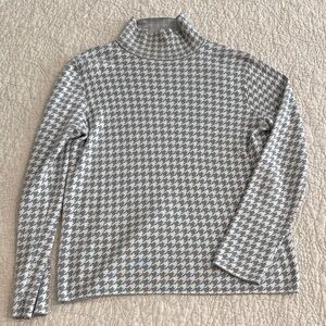 Ann Taylor Gray and White Knit Sweater, herringbone pattern, EUC, Sz L
